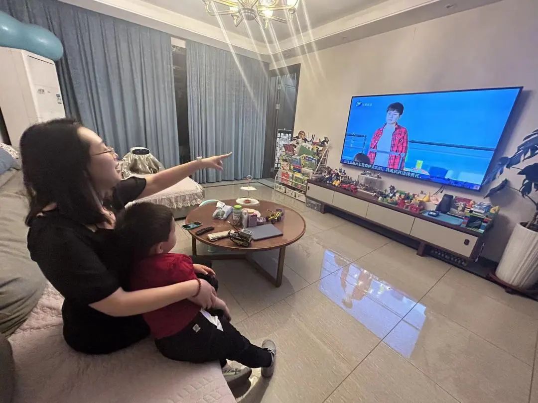 同城热搜第二!《大三女生》开播即热播