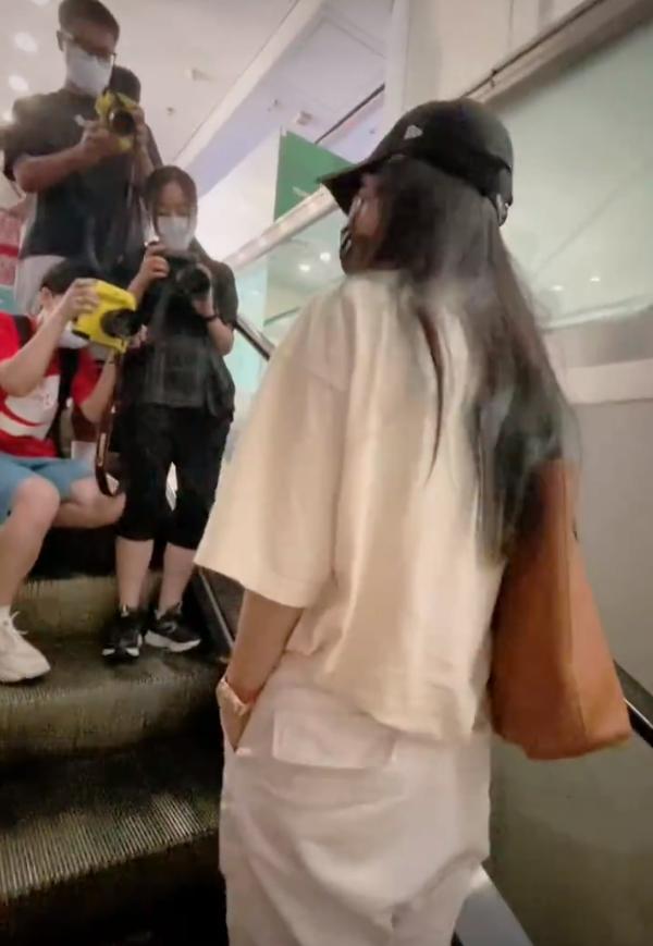 赵薇发福变胖后又满面油光出镜,赵薇近况发福图片