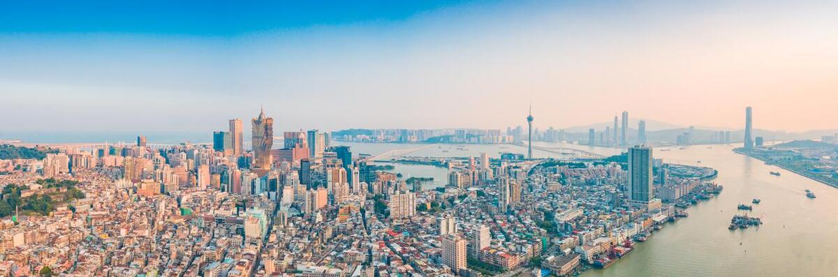 谁说广州经济不行了，广州成00后毕业首选城市，地铁更加难挤了！