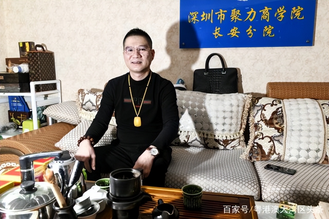 励志：在全国拥有几十家眼镜店的谢世岳，从小学生到明亮使者