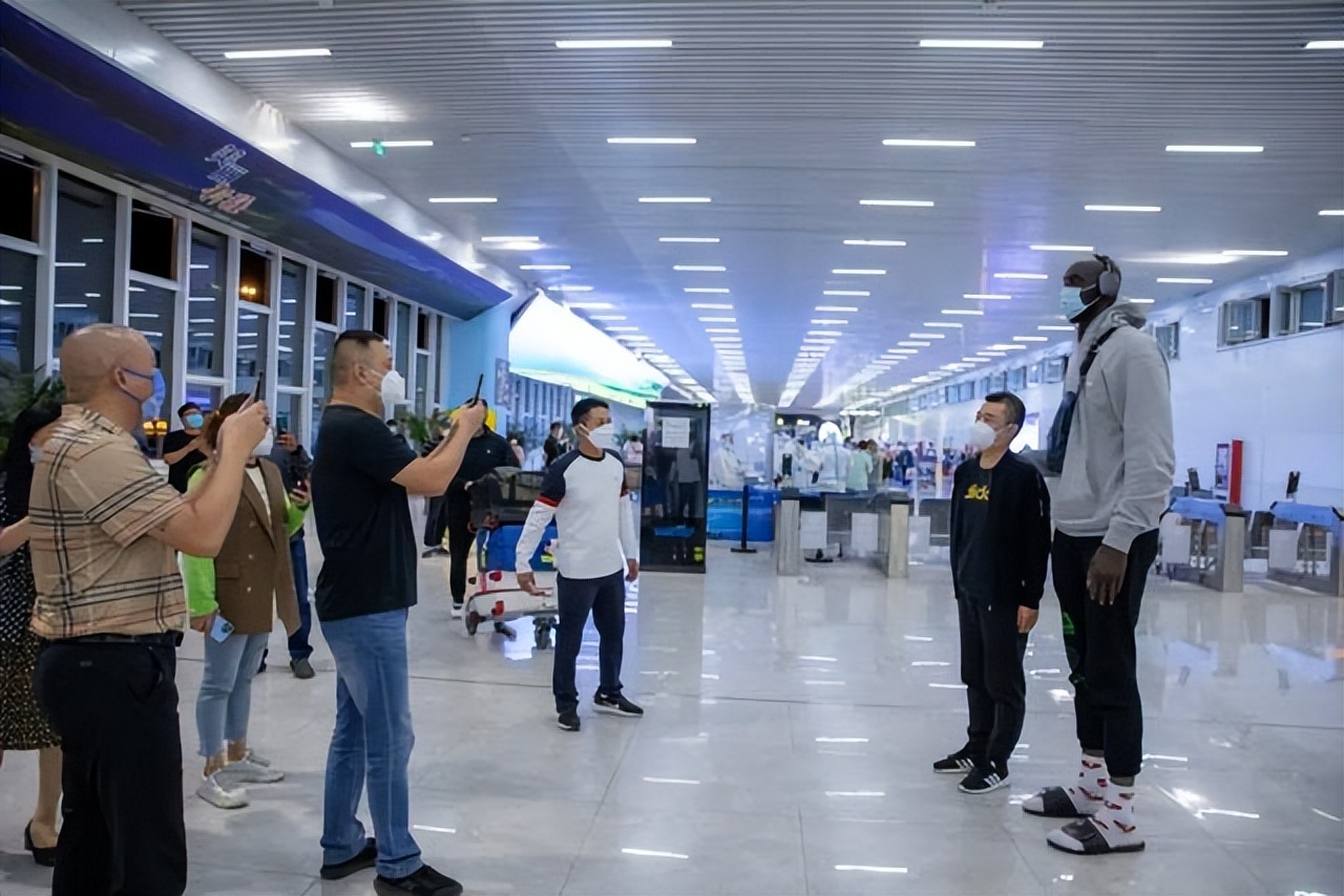 新疆男篮签下臂展2米21新外援,新疆外援坦纳格罗夫斯身高臂展