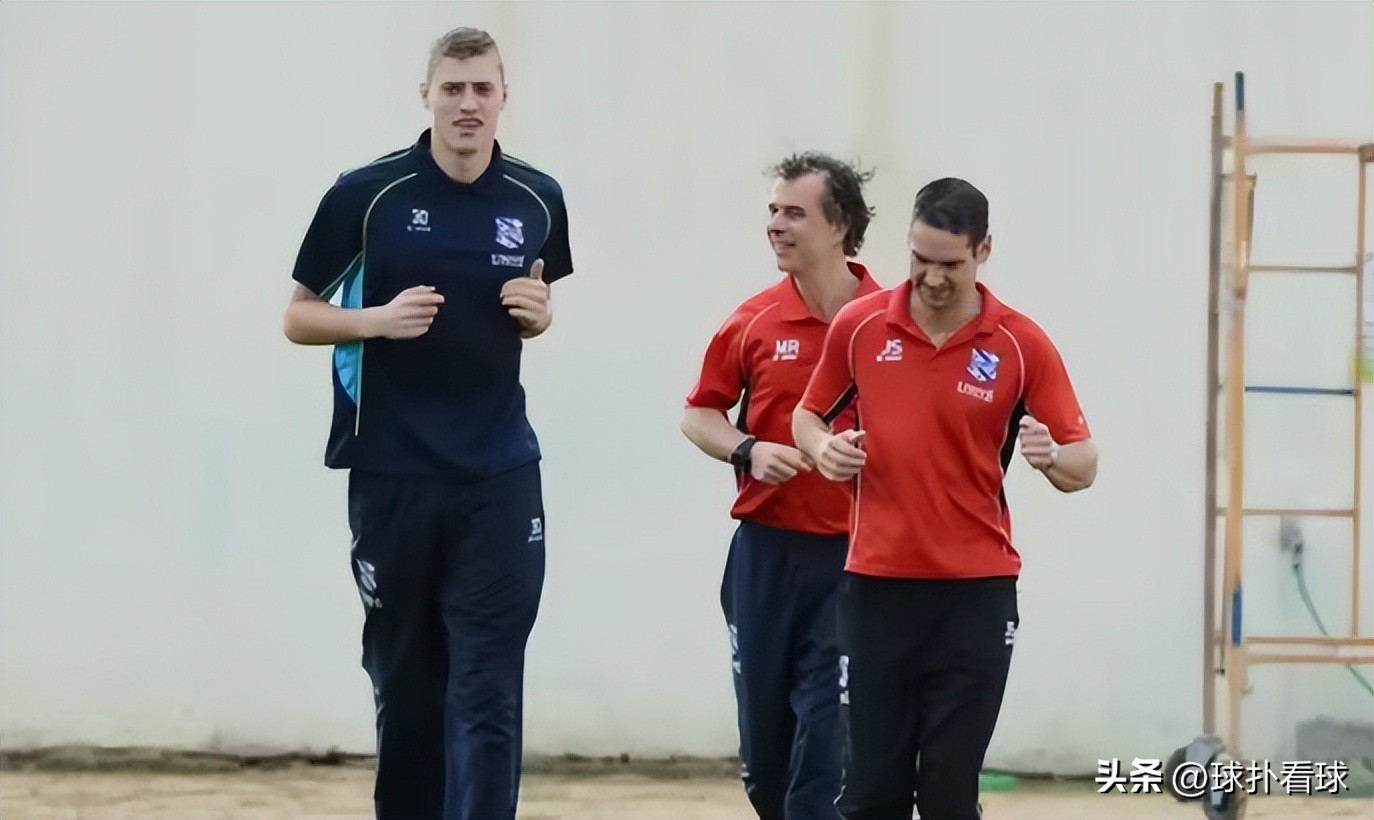 2年前差点因伤放弃足球，身高2米的他，今夜在世界杯上完成零封