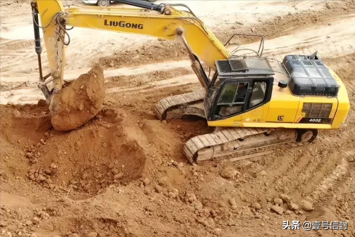 一个偏远山村挖出日军遗留毒气弹,地下挖出以前日本人留下的毒气弹