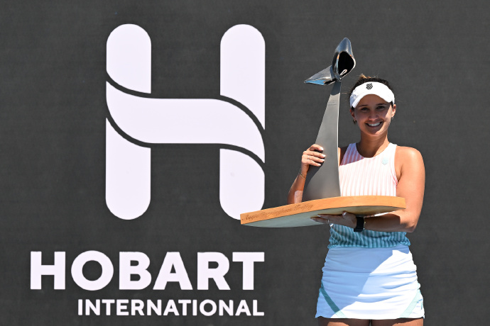 德约澳网最新官方消息,德约晋级澳网四强砸拍子