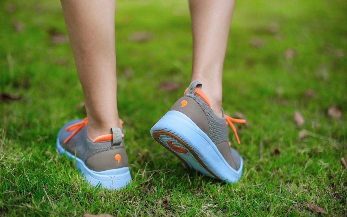 休闲跑步鞋夏季透气,秋季商务透气休闲鞋推荐