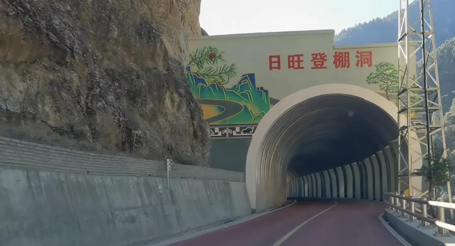 德钦贡山公路,德贡公路自驾最佳时期