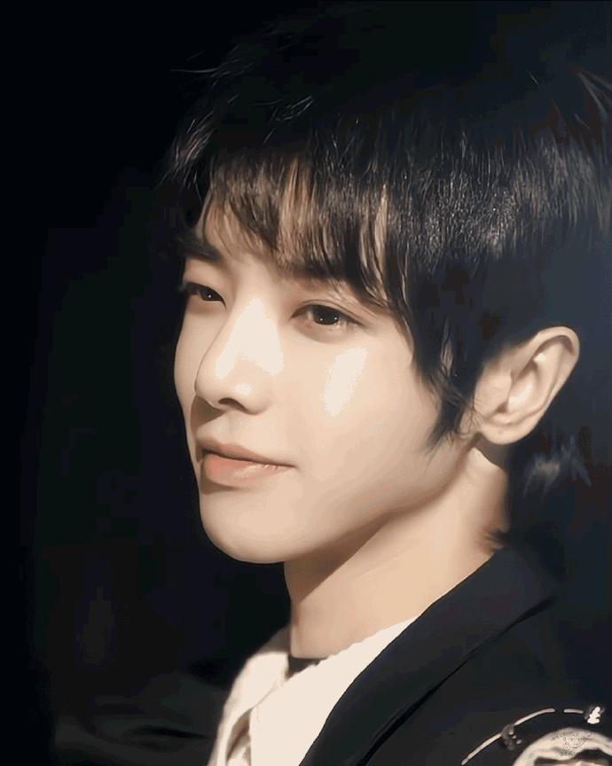 粉丝千万、叱咤歌坛，“天王接班人”华晨宇，能否撑起华语乐坛？