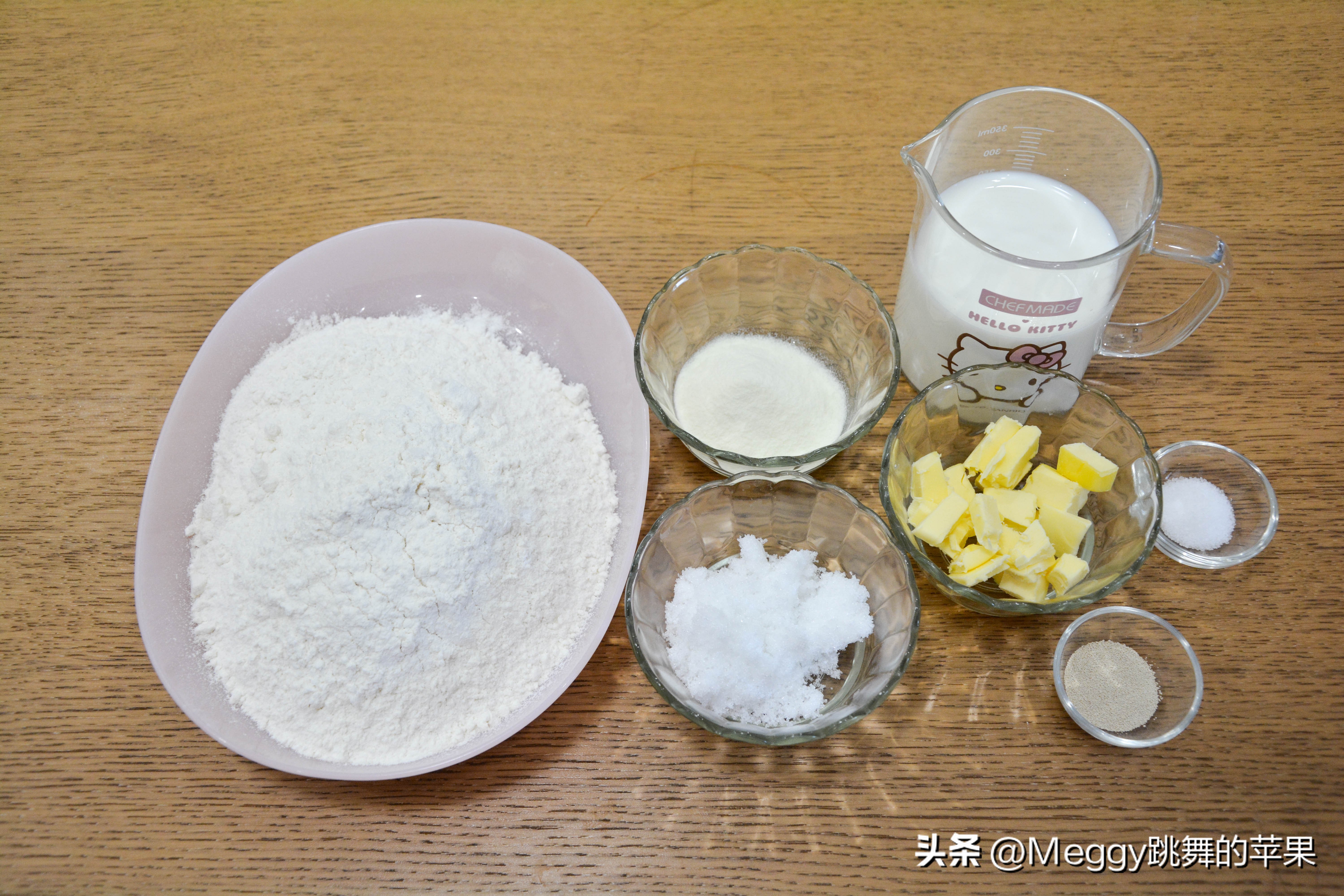 这个奶酪花环面包棒极了,颜值与美味并存,新年送礼可以有