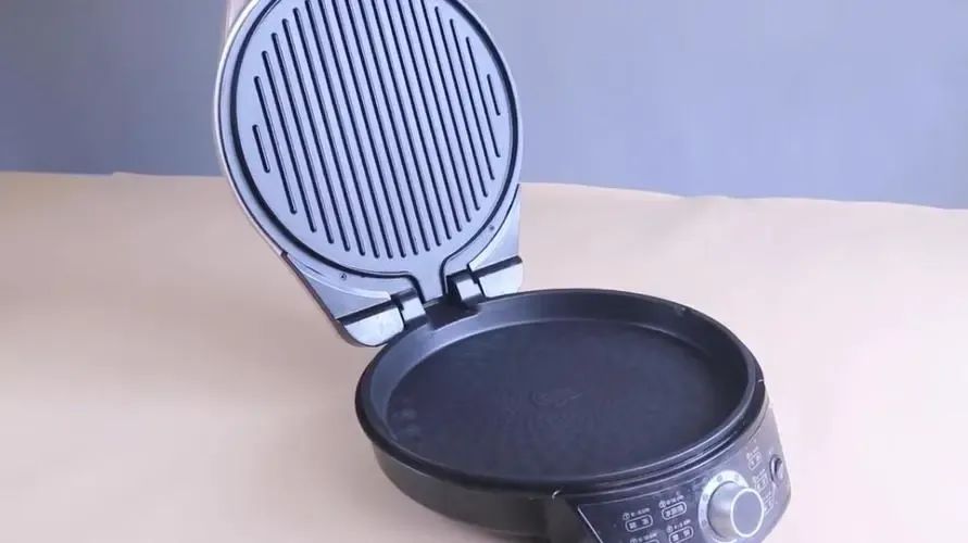 食堂电饼铛外边怎么清洗油垢视频,商用铝制电饼铛怎么清洗油垢视频