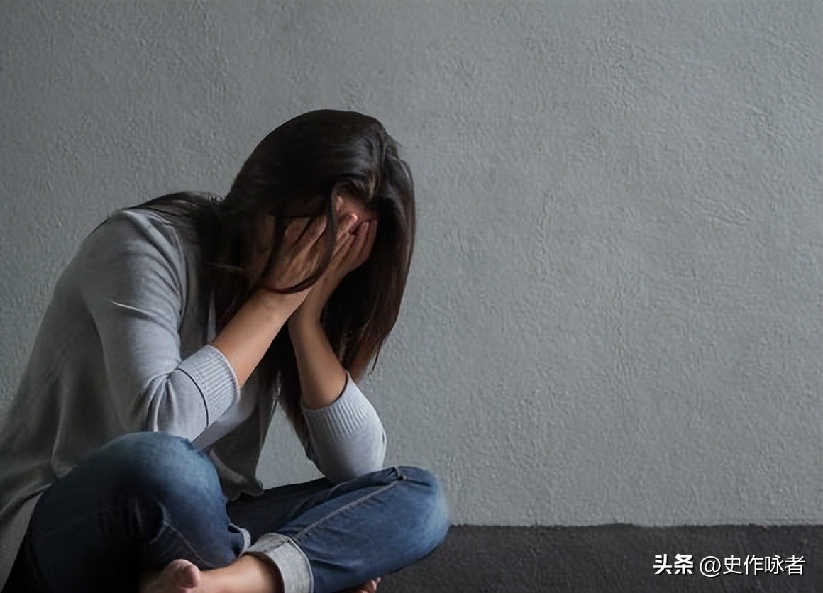 2017年姑娘谈恋爱，谈一个“死一个”，警方调查后却将她闺蜜抓走