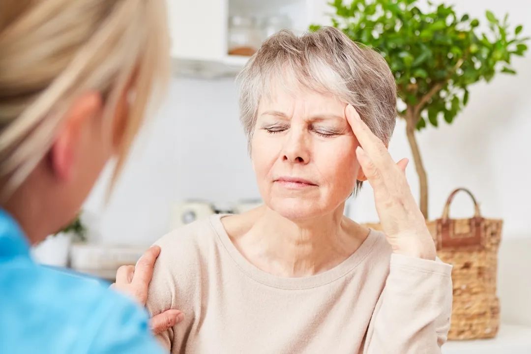 阿尔茨海默病什么原因引起,阿尔茨海默病人最好解决办法