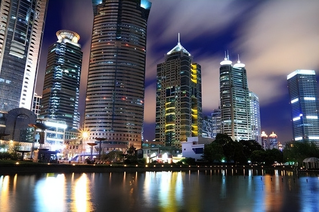 女大学生抱怨父母偷喝矿泉水,女大学生买了一箱矿泉水