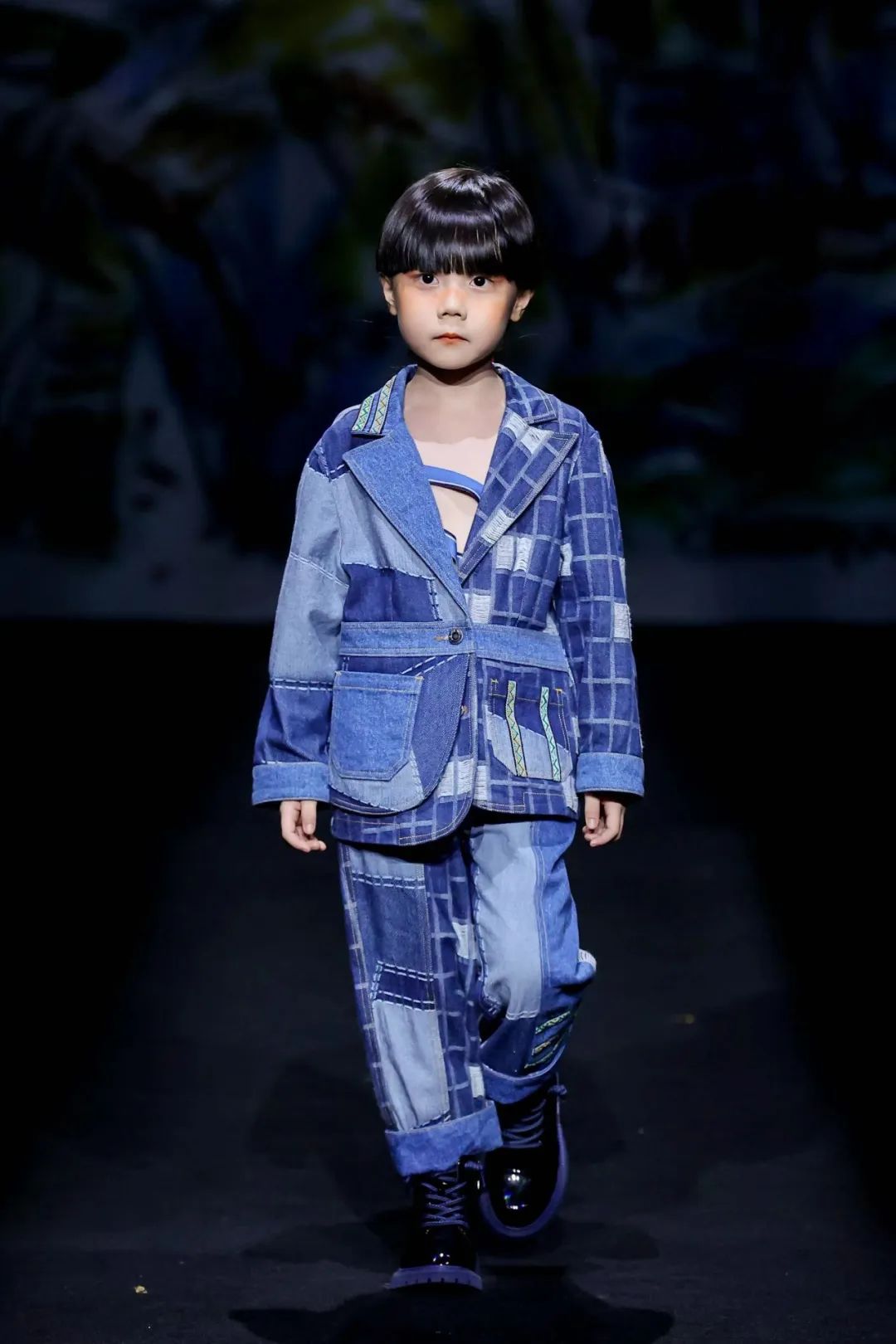 “铁皮青蛙”玩起来！|AW23童话小镇童装报名开启！