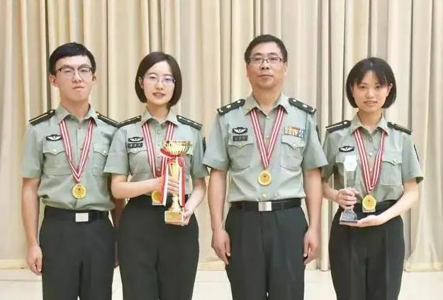 河南8岁神童何雪豪被军校录取,中国神童何雪豪现在什么军衔