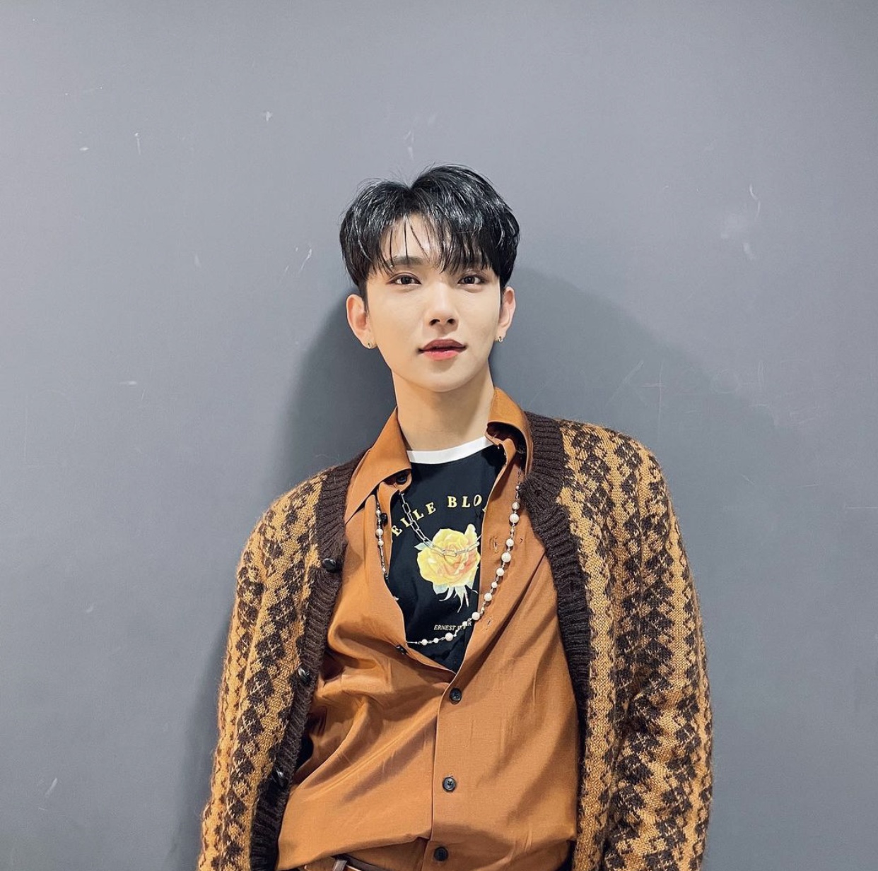 冬天内搭白色好还是黑色好,冬天内搭女2020高级感