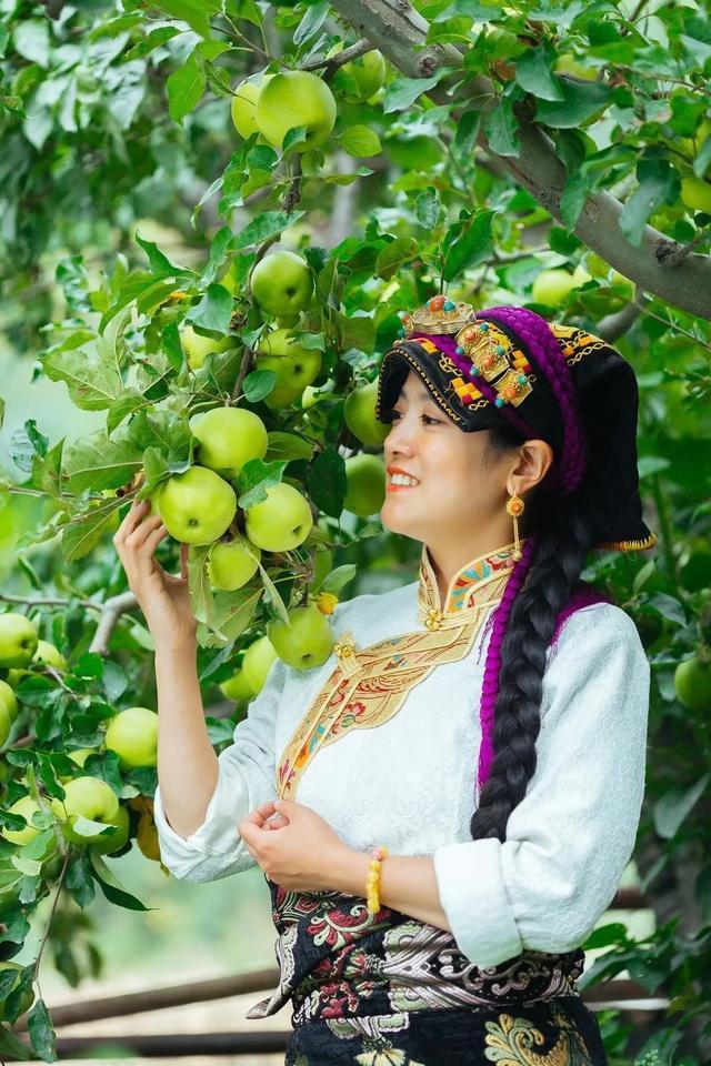 四川女孩嫁西藏带动全村人致富,四川姑娘放弃欧洲工作嫁到藏区