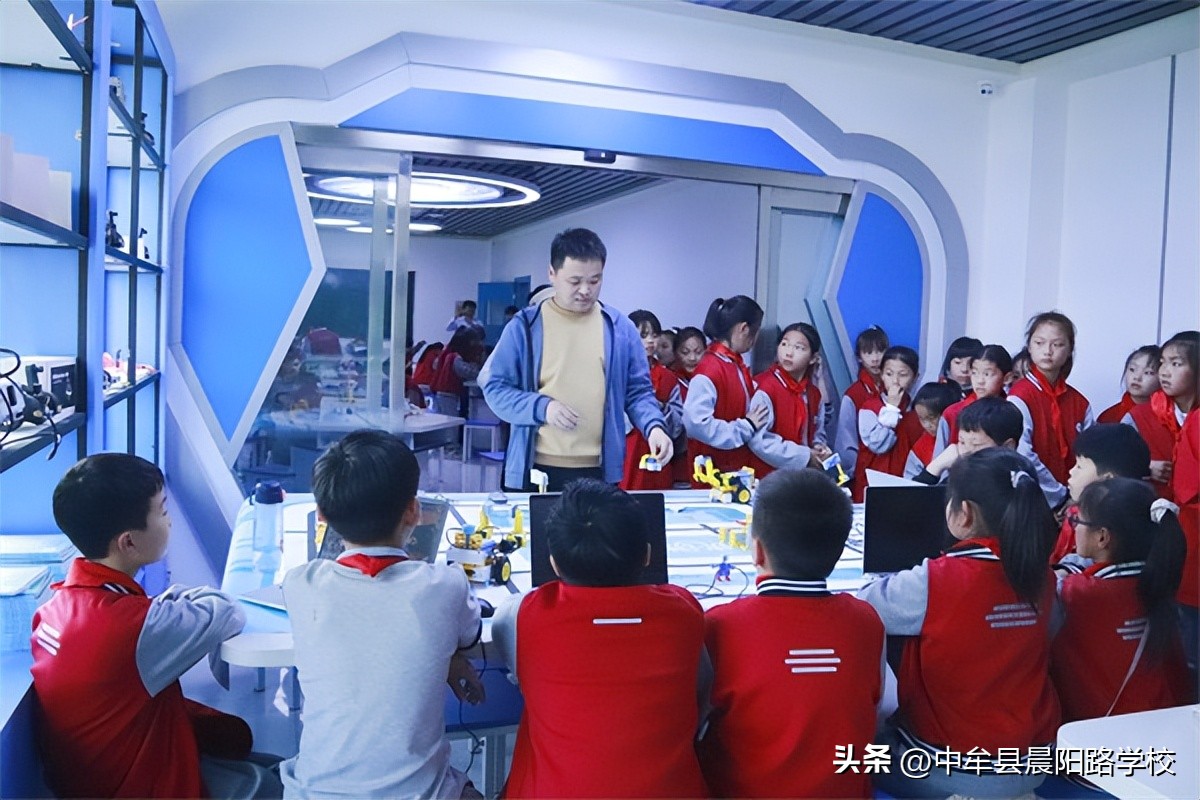 中牟县晨阳路学校举办“科技筑梦创想未来”第一届科技文化节