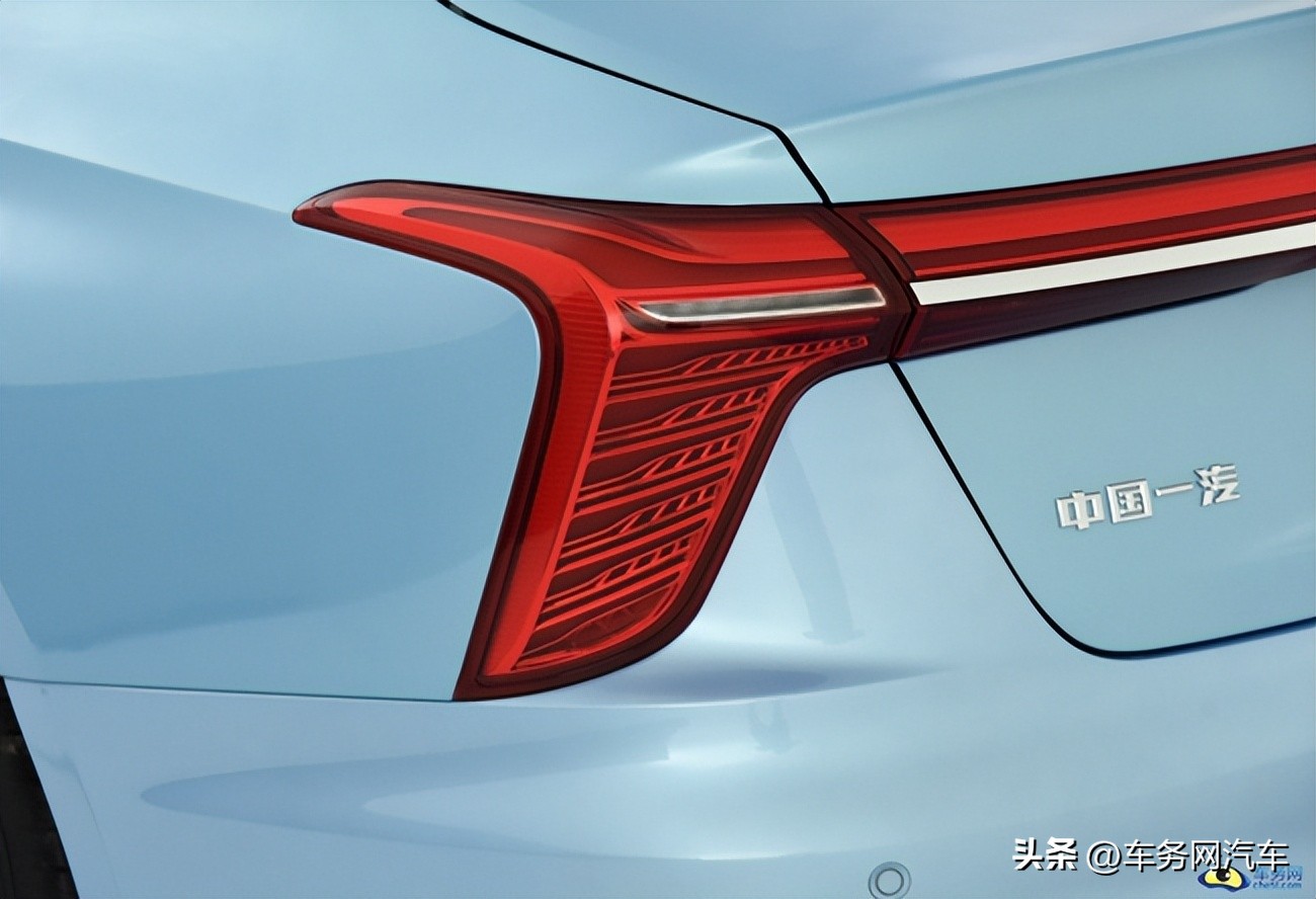 国产中型轿车新款奔腾b70值得买吗,一款车如何俘获人心且看奔腾b70