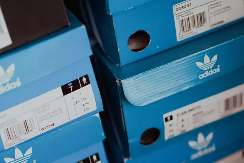 耐克阿迪营收,阿迪耐克代工厂赚多少钱