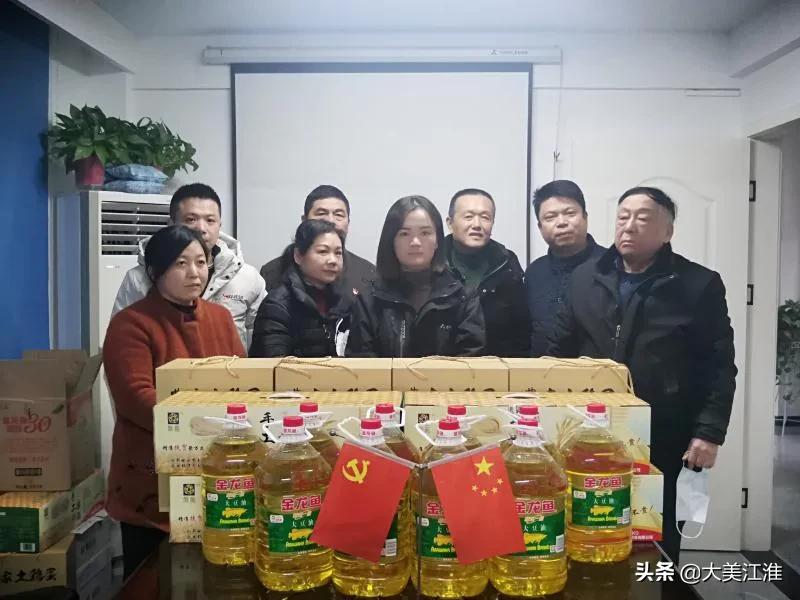 踏雪送花,风雪无阻献爱心