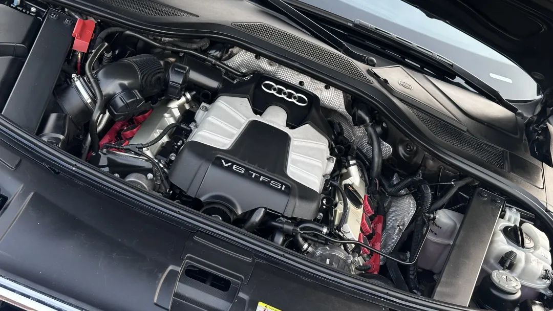 小伙100多万买宝马,小伙花了52万买了奥迪a8