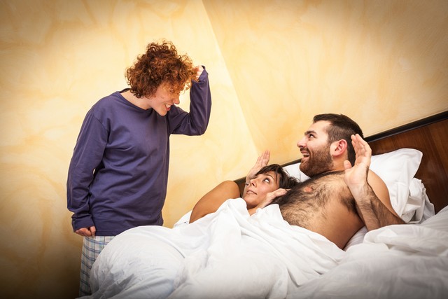 伪造妻子出轨的故事,故事虚构如有雷同纯属巧合