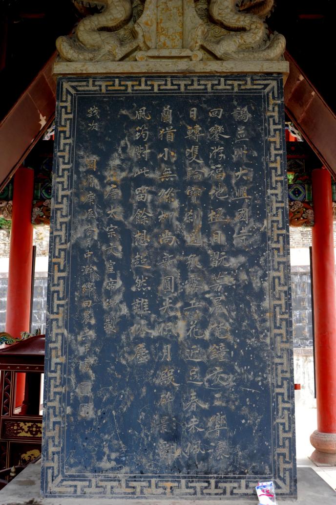 80岁老人深山发现土匪洞完整版,山西老农发现山洞