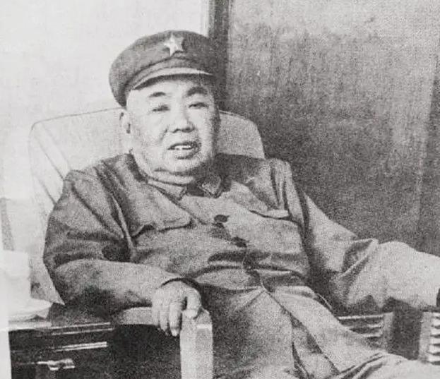 1973年，尤太忠给老政委*小平邓**送烟，*小平邓**拿到烟说了什么？