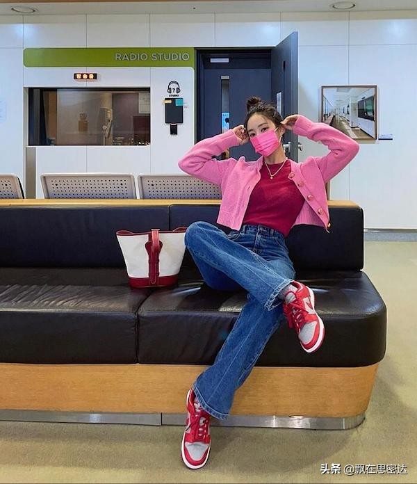 盘点韩国明星穿衣搭配,2011年韩国明星穿搭