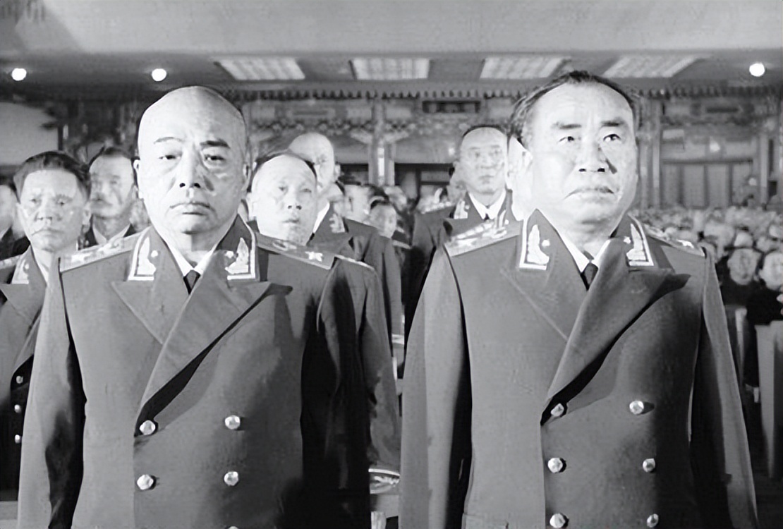 1955骞村紑鍥藉ぇ灏嗗拰涓婂皢鍐涜鍖哄埆,1955骞村皢鍐涘拰鍏冨竻鎺堣浠紡