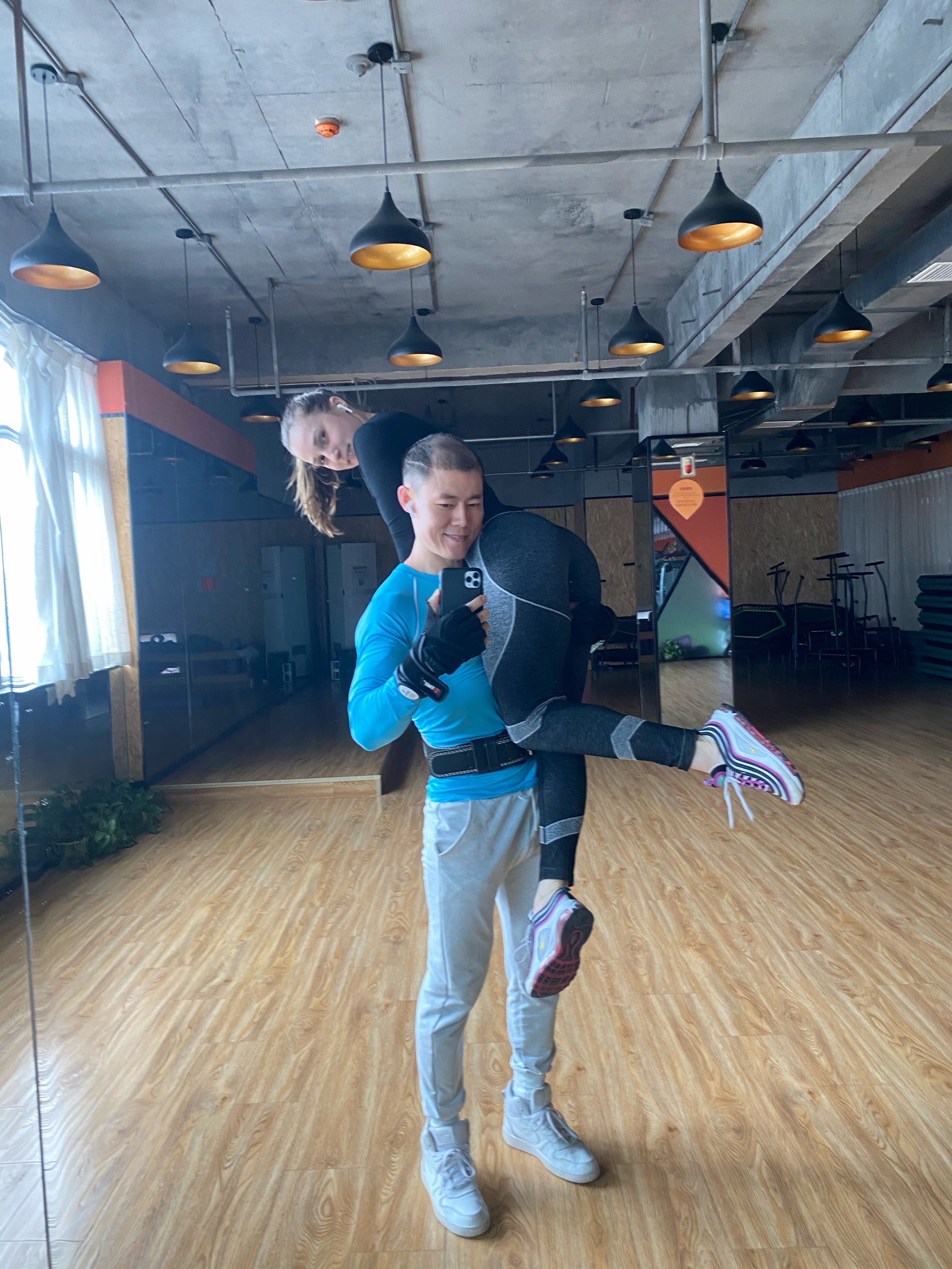 2011年，河南小伙杜霄娶哥伦比亚美女，生混血女儿，如今怎么样了