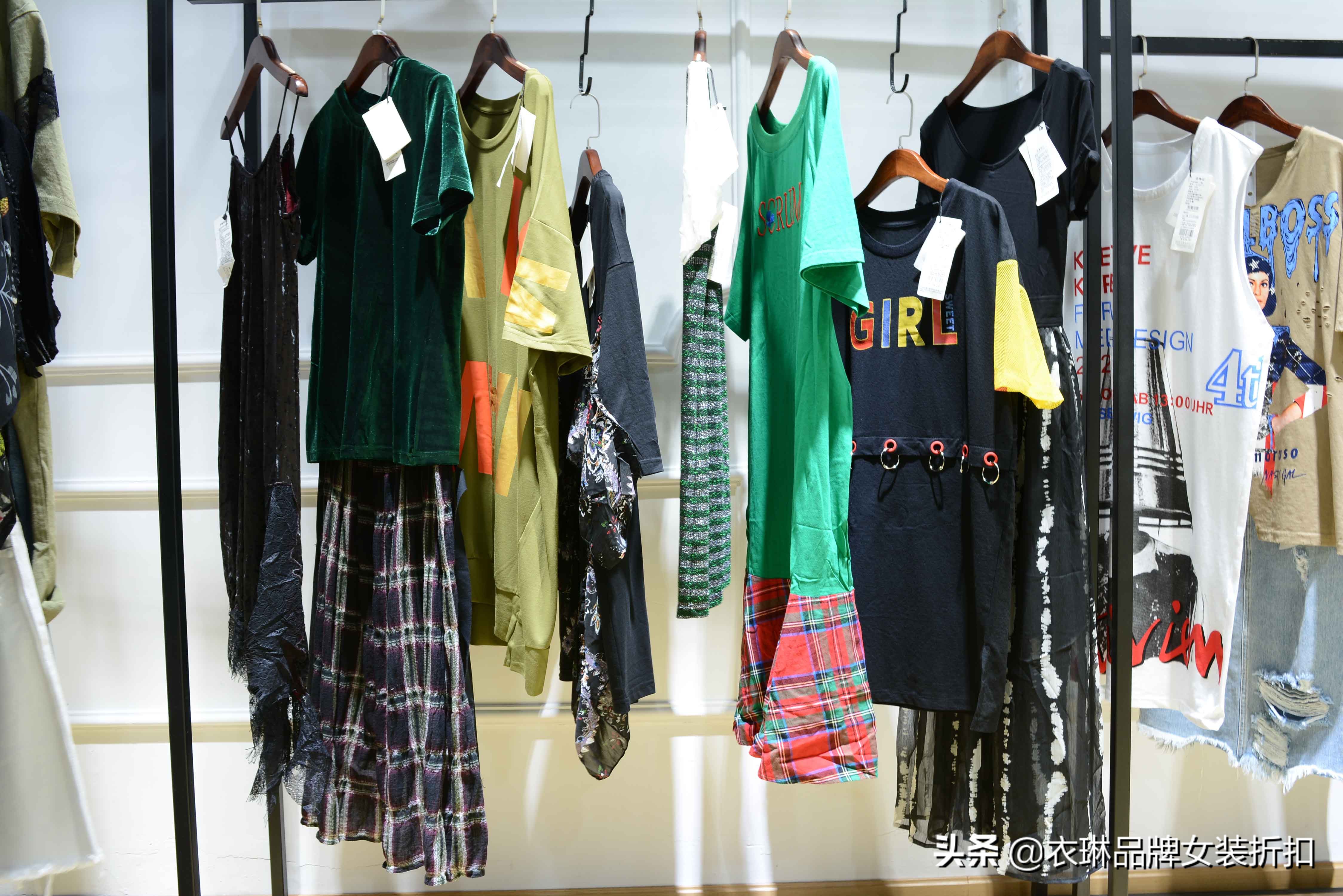 品牌女装折扣店进货渠道有哪些,品牌折扣女装直播货源从哪里进货