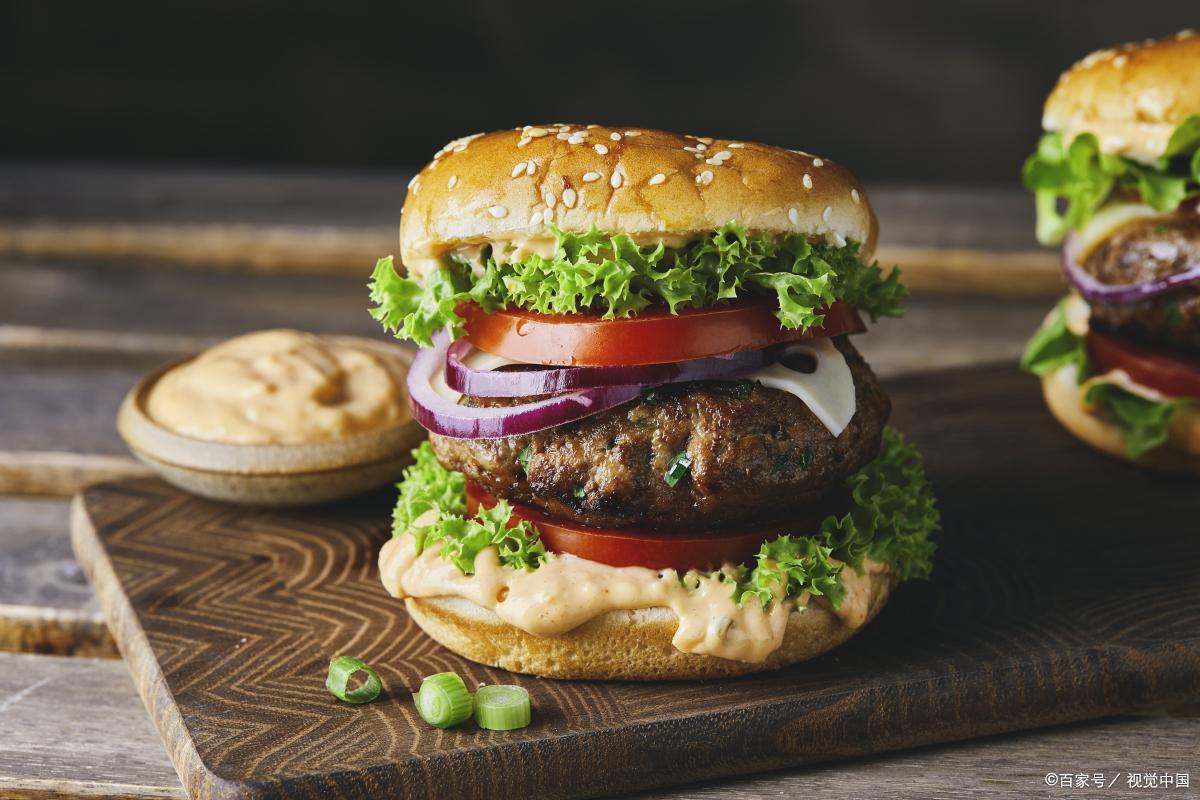 生日蛋糕都吃过，那么生日汉堡呢？继续探究炸鸡汉堡差异化运营