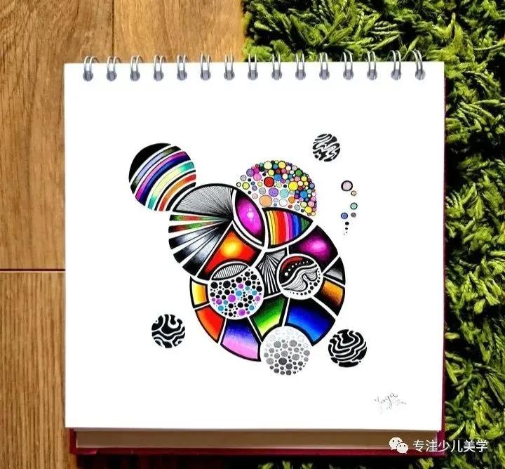 40张美术老师心心念念想画的线描作品，几何与线条的碰撞！