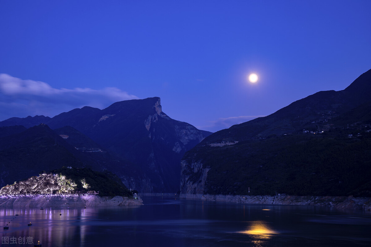 李白关于月的诗表达的情感,李白最著名关于月亮的诗句