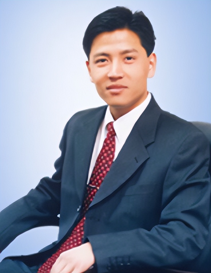 张志铭：曾给黄光裕当司机，因帅气被首富妹妹看中，赚到65亿身家