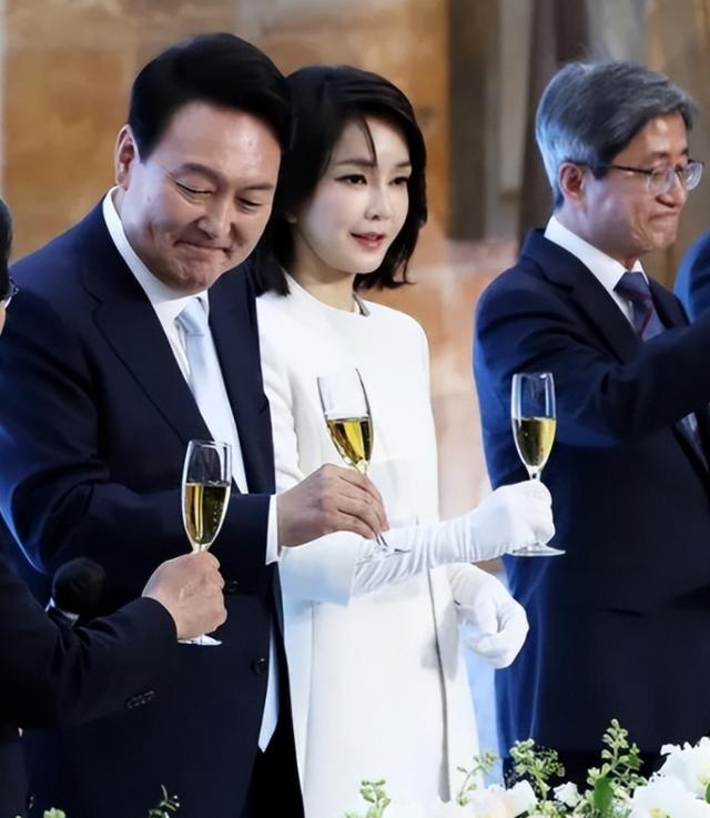 韩国第一夫人最新造型,韩国第一夫人穿衣风格