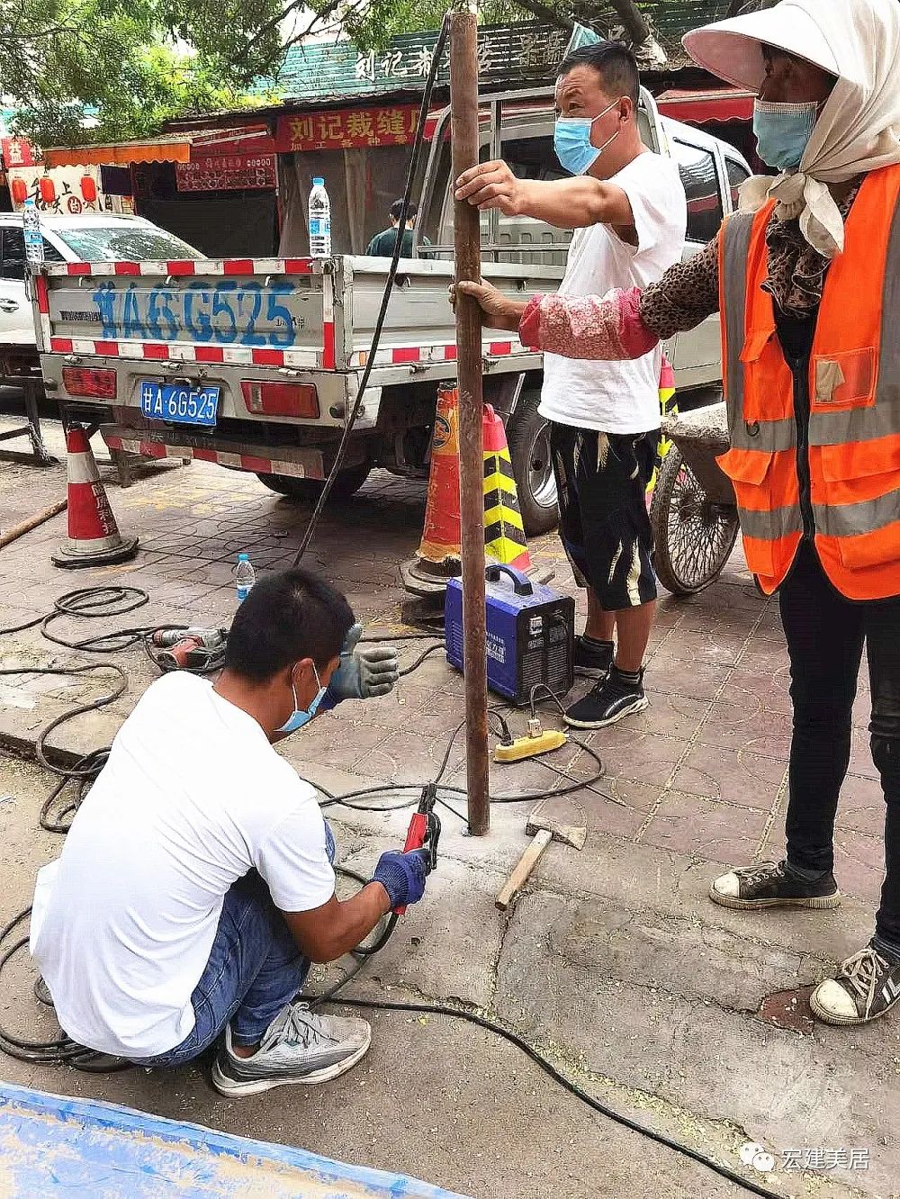 承担企业社会责任:兰州宏建集团加固防疫围栏保民生