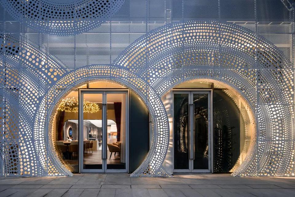 亚洲照明设计师协会丨光影下的冲孔板，金属界的颜值担当