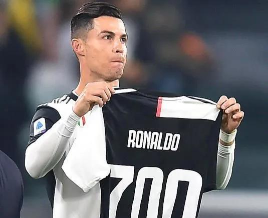 为什么c罗能与梅西并称绝代双骄,足球绝代双骄c罗与梅西对决