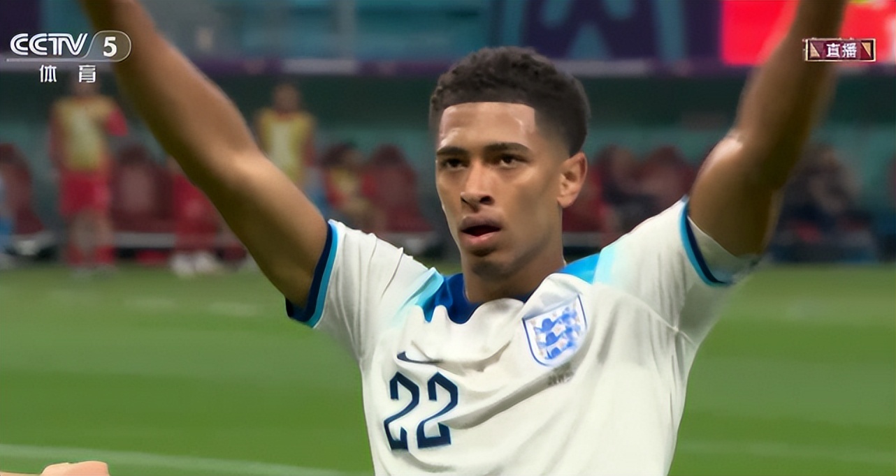 世界杯封神一战高燃,世界杯西班牙夺冠归来全国沸腾