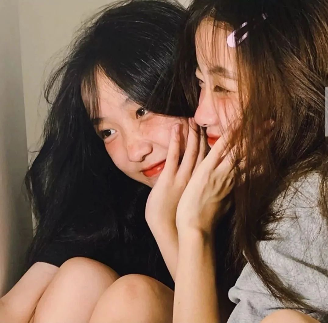 闺蜜头像一左一右真人可爱姐妹,情侣头像和闺蜜头像连在一起的