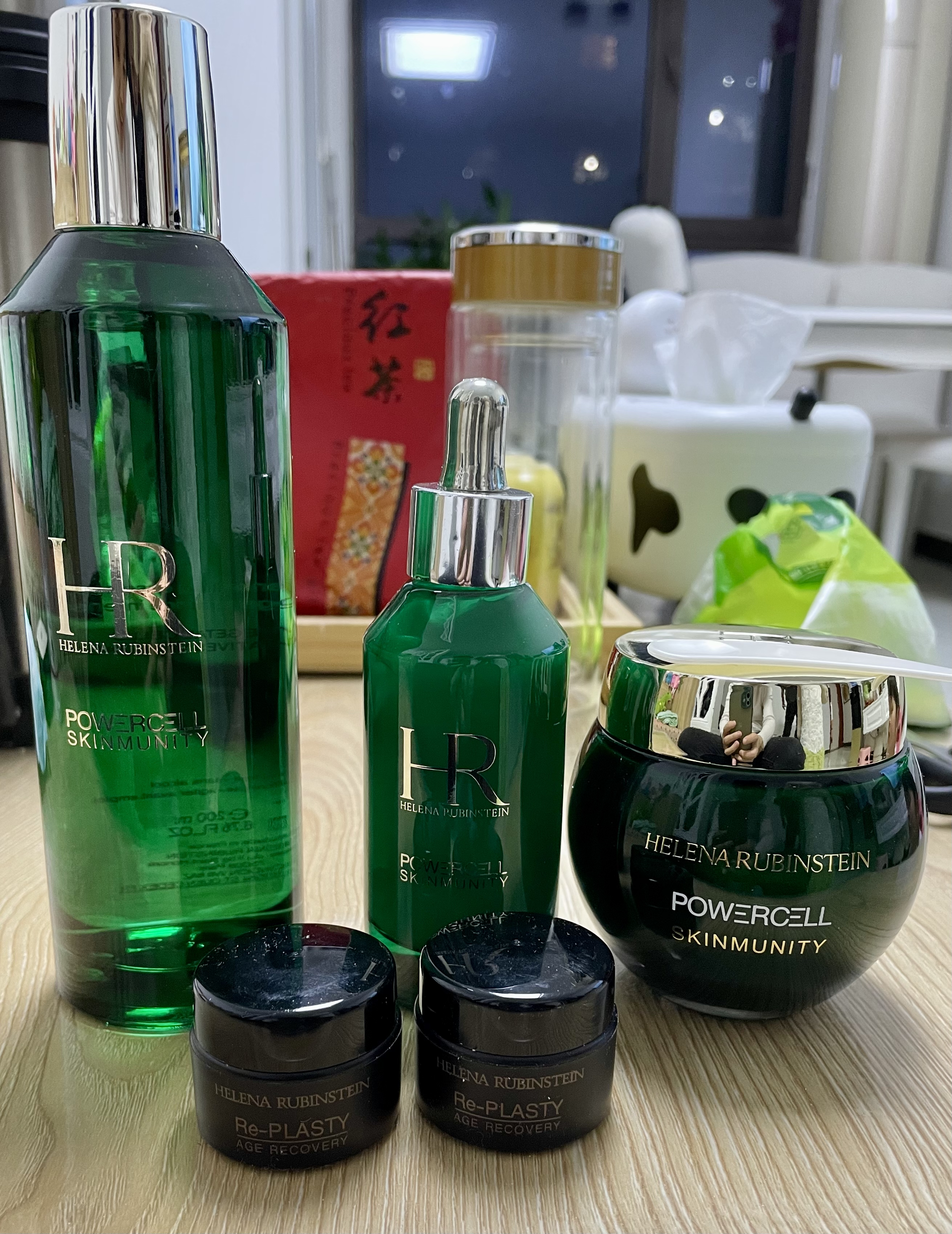 化妆品赫莲娜和海蓝之谜哪个好,赫莲娜海蓝之谜skii