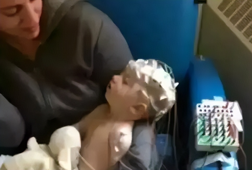 小孩子几岁前不能随便亲,家长谨记宝宝不要随便让人亲