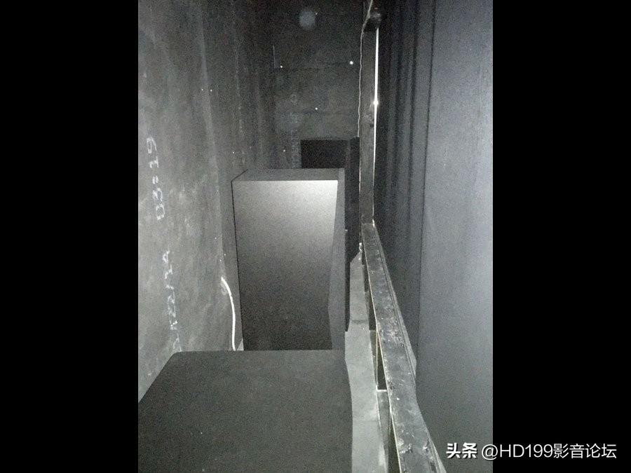 2022年5月AVS论坛最佳影音室案例-美国“土豪”的车库房中房