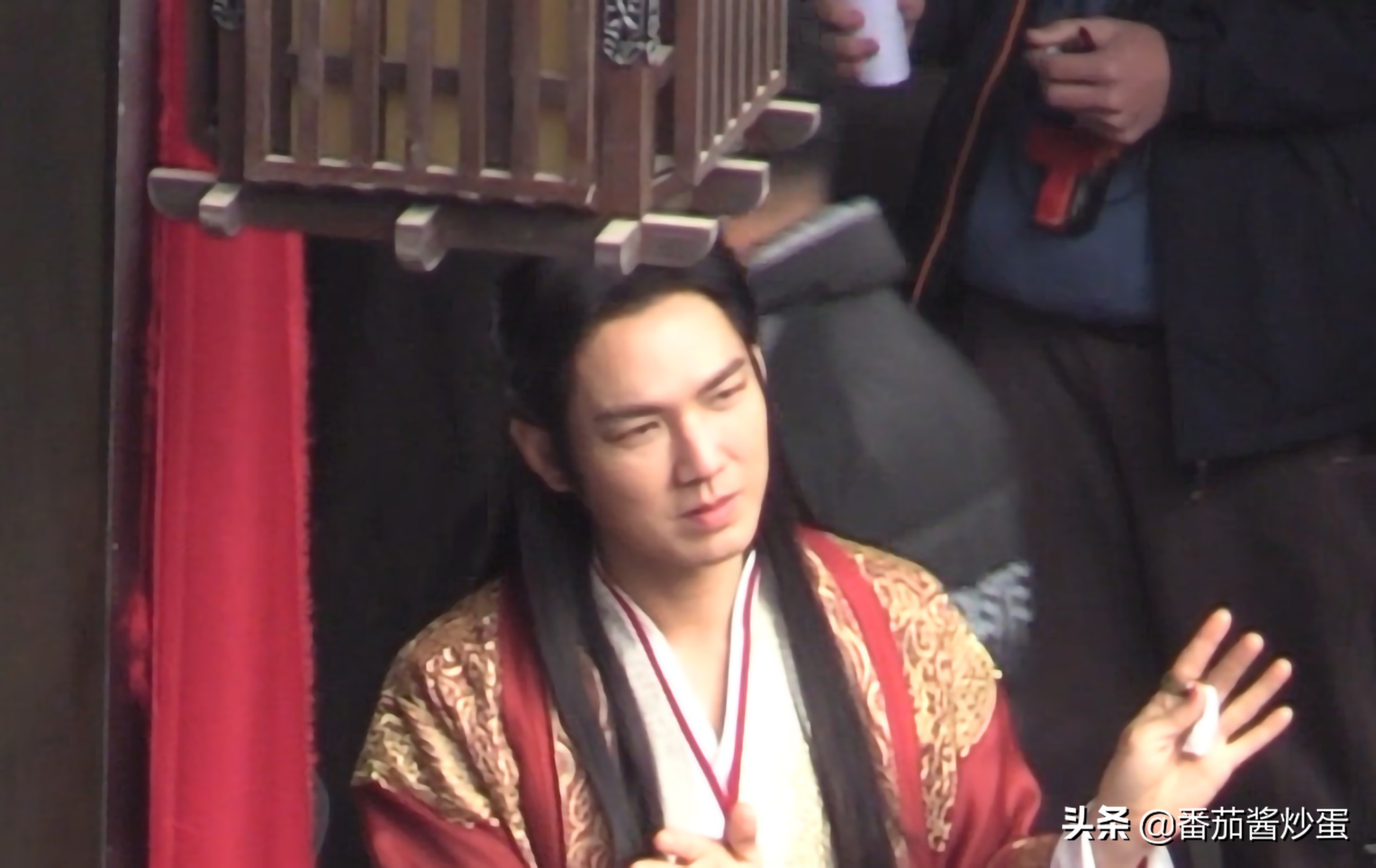 钟汉良倾城亦清欢白衣造型路透,倾城亦清欢路透图钟汉良白衣