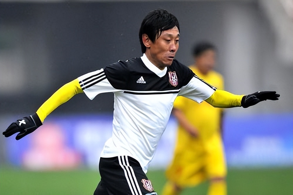 球踢得好、酒量也大！斗酒相逢须醉倒，这几位国脚酒量可真不得了