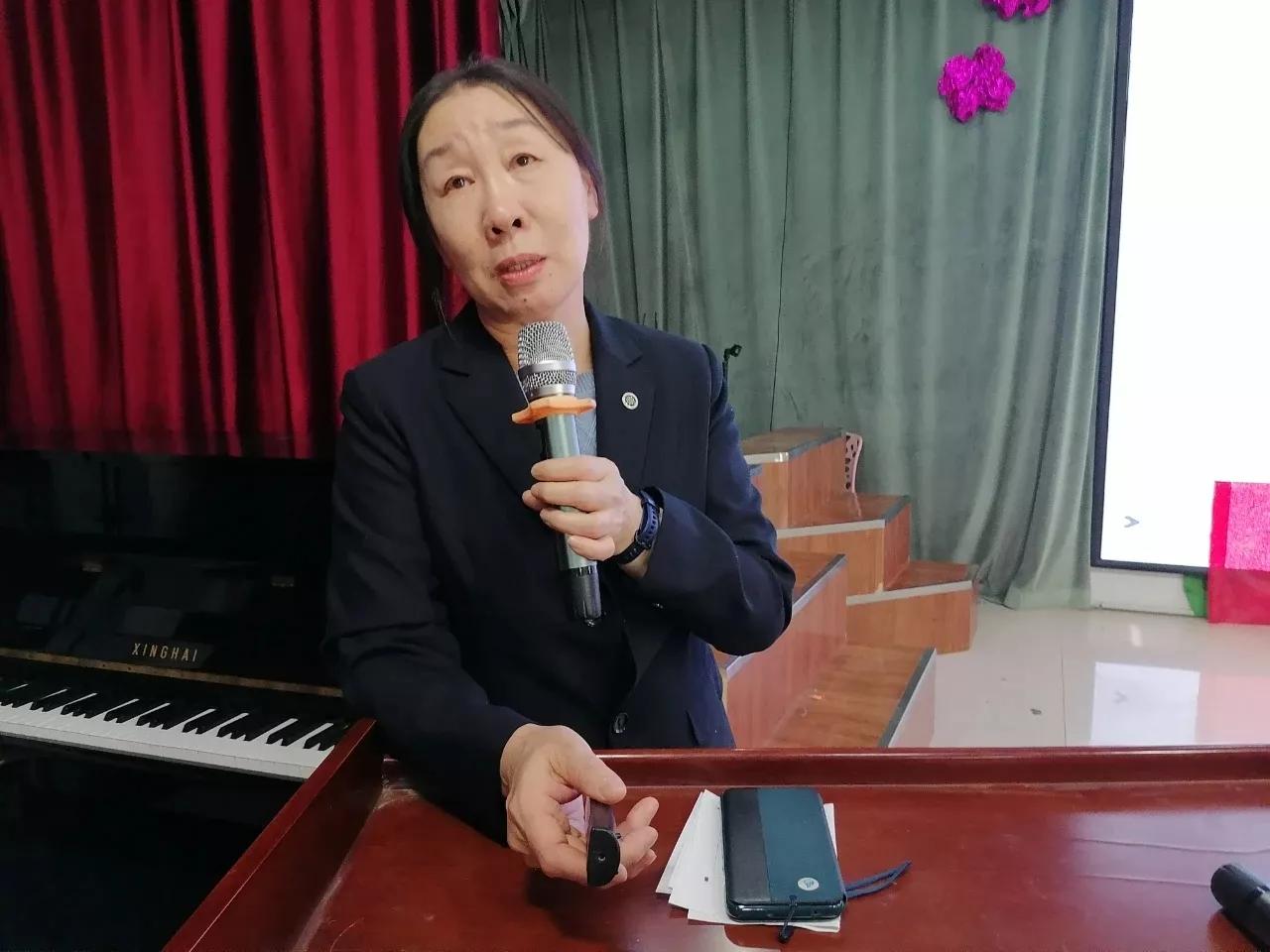 “保定责任”莲池区职工健康工程走进冀英中学开展女性健康宣讲