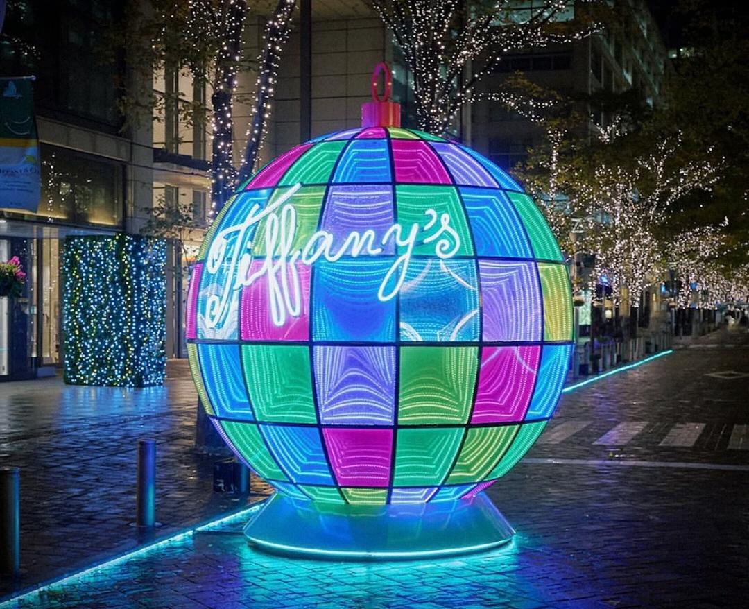 奢侈品秀场设计经典,奢侈品门店圣诞装扮