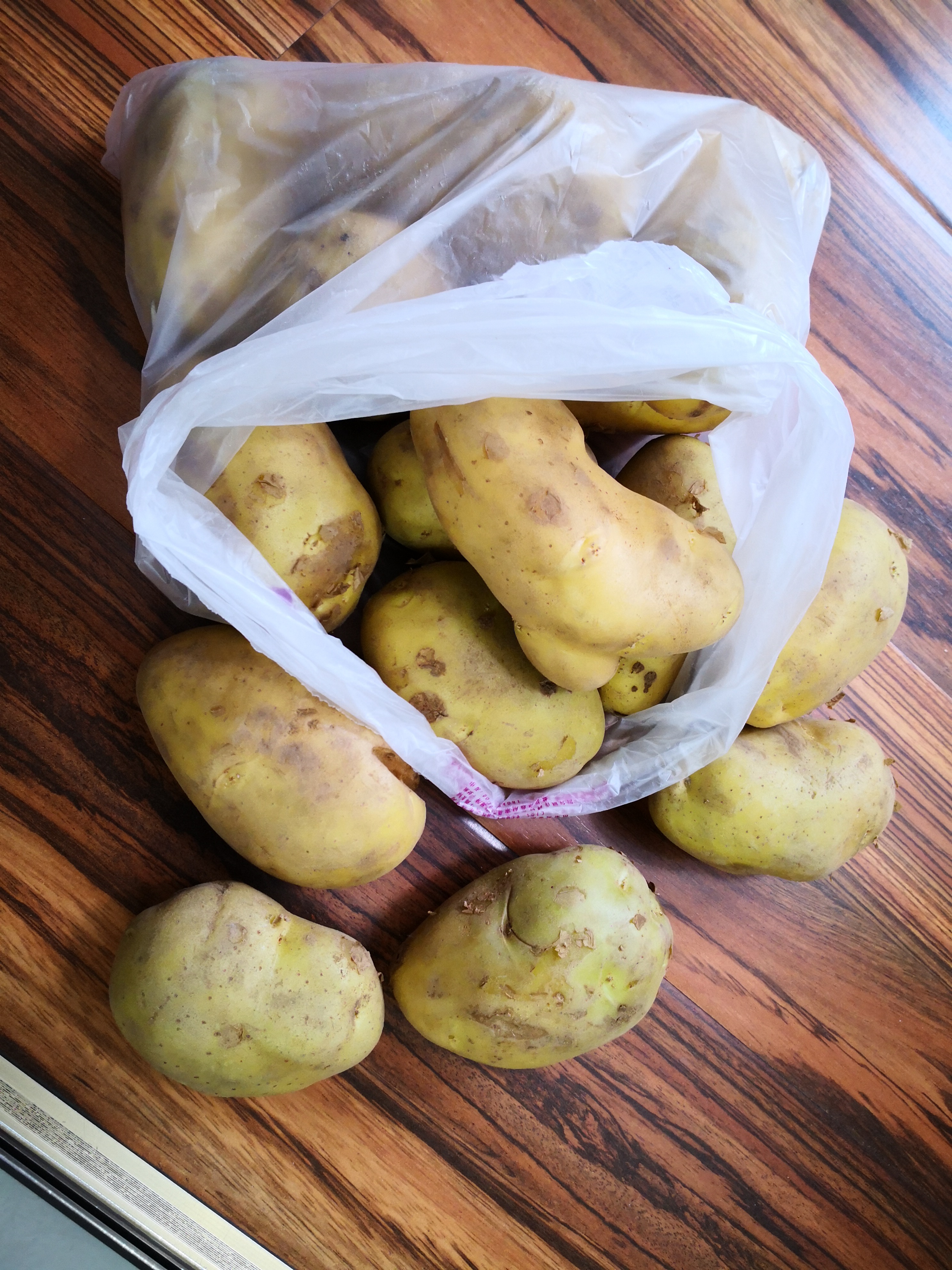 如何储存土豆放置时间长不发芽,刚切好的土豆怎么保存